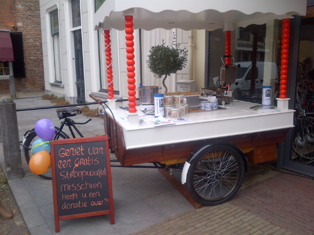 Stroopwafelfiets met lekkere verse stroopwafeltjes bij Bert van Osch in Zaltbommel!